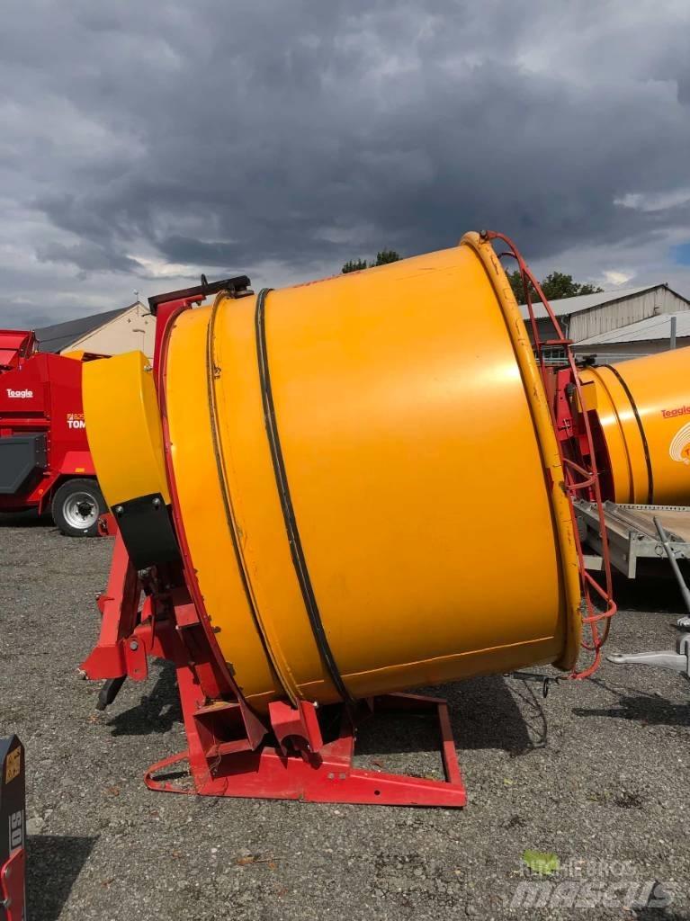TEAGLE TOMAHAWK 5050 草捆撕碎機、切割機、拆袋機