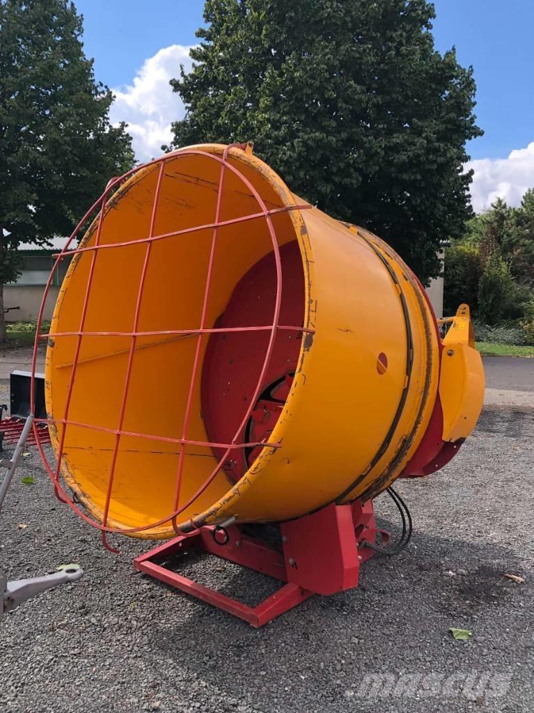 TEAGLE TOMAHAWK 5050 草捆撕碎機、切割機、拆袋機