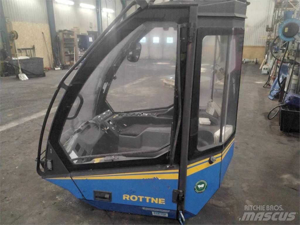 Rottne H20 駕駛室與內部