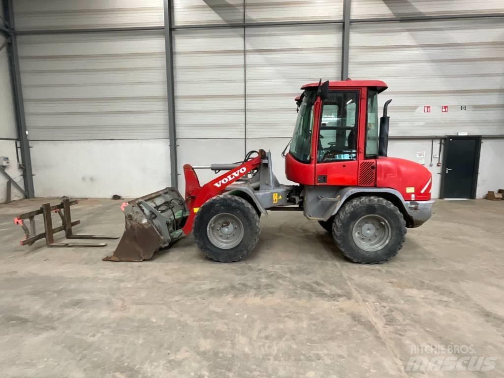 Volvo L 30 B-Z/X 輪胎式裝載機