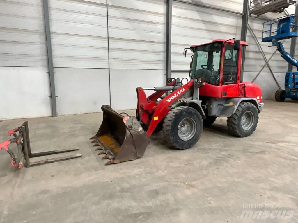 Volvo L 30 B-Z/X 輪胎式裝載機