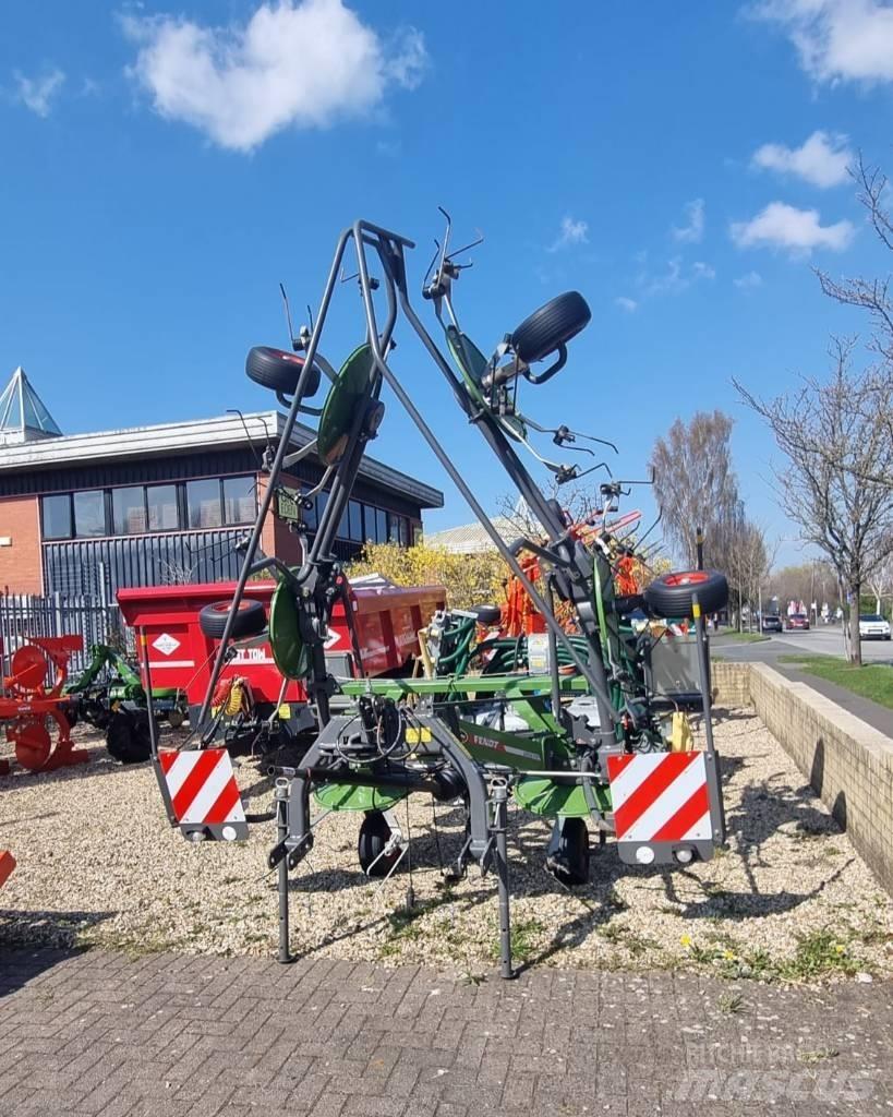 Fendt Lotus 770 耙與翻草機