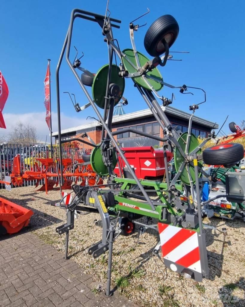 Fendt Lotus 770 耙與翻草機