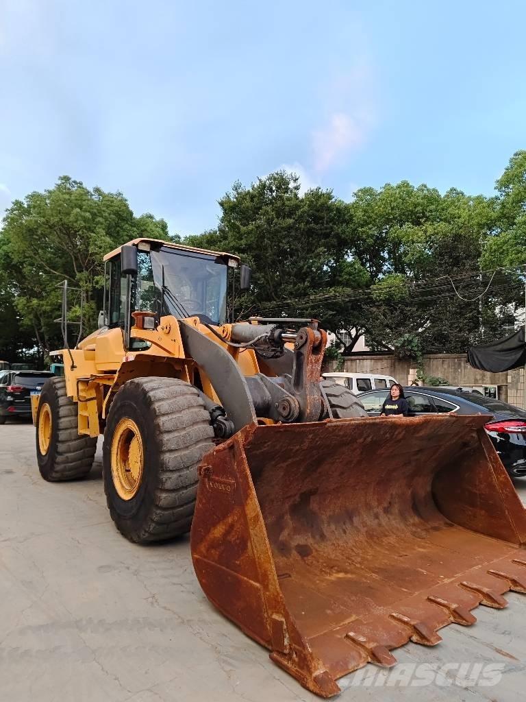 Volvo L 120 輪胎式裝載機