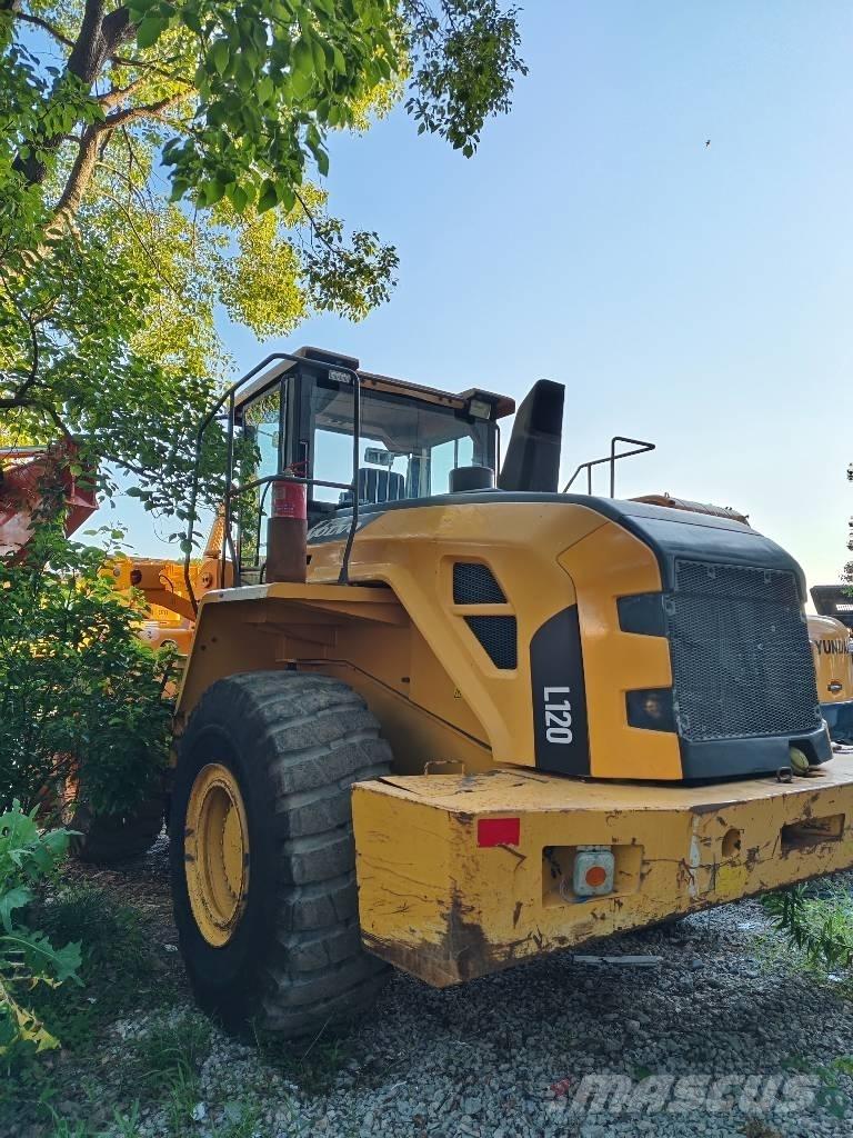 Volvo L 120 輪胎式裝載機