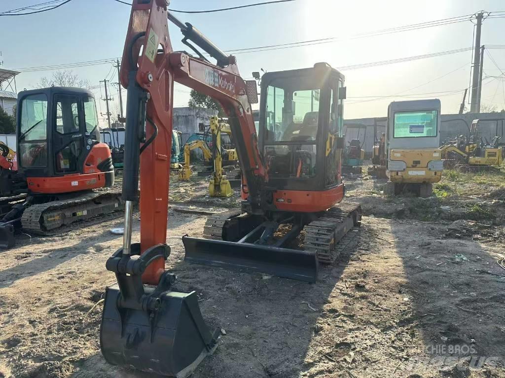 Kubota U 35 小型挖土機/掘鑿機<7t(小型挖掘機)