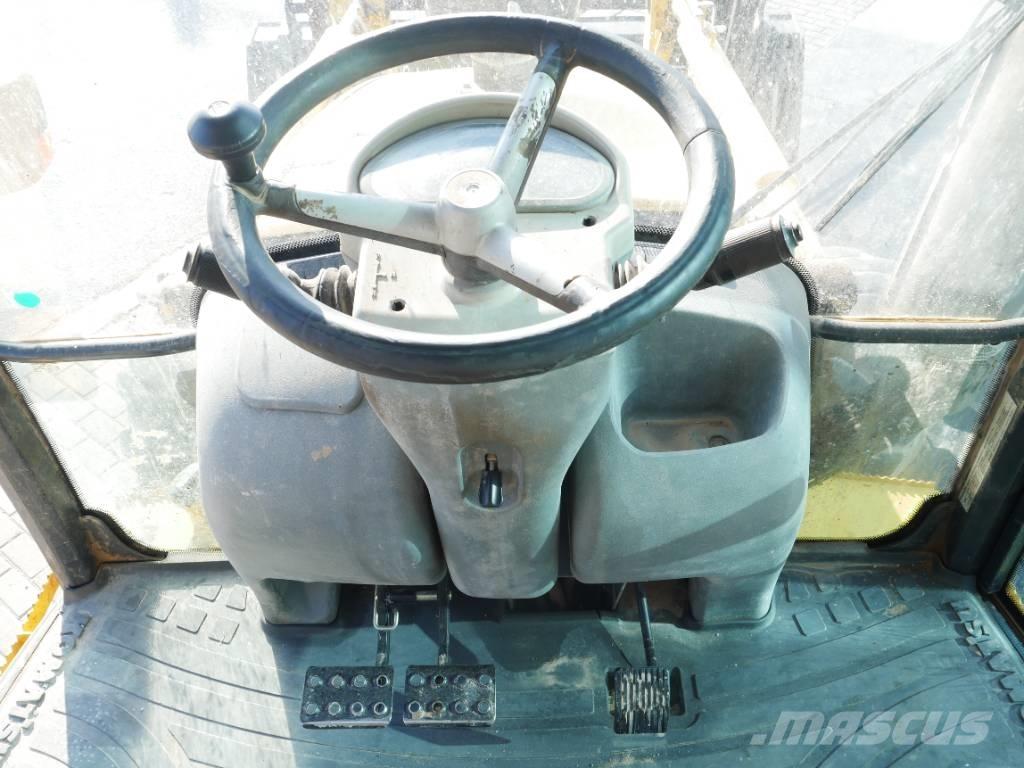 Komatsu WB 97 R-5 反鏟裝載機
