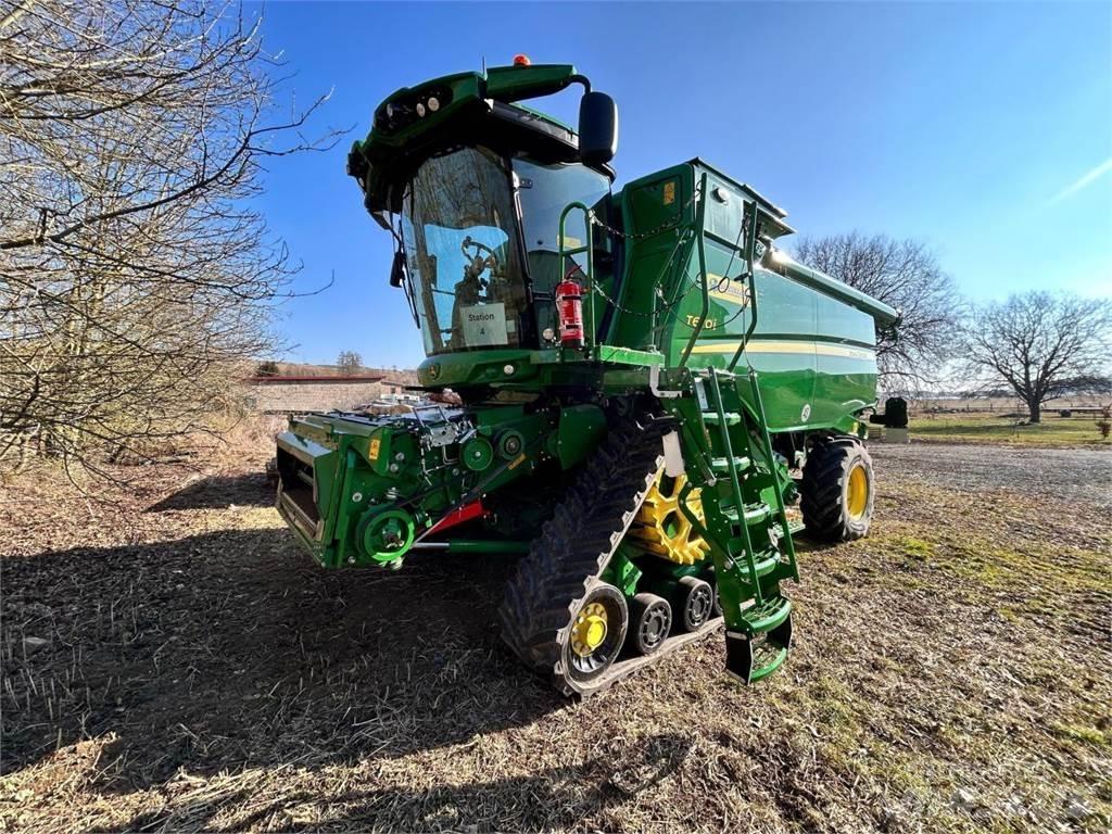 John Deere T670i 聯合收穫機