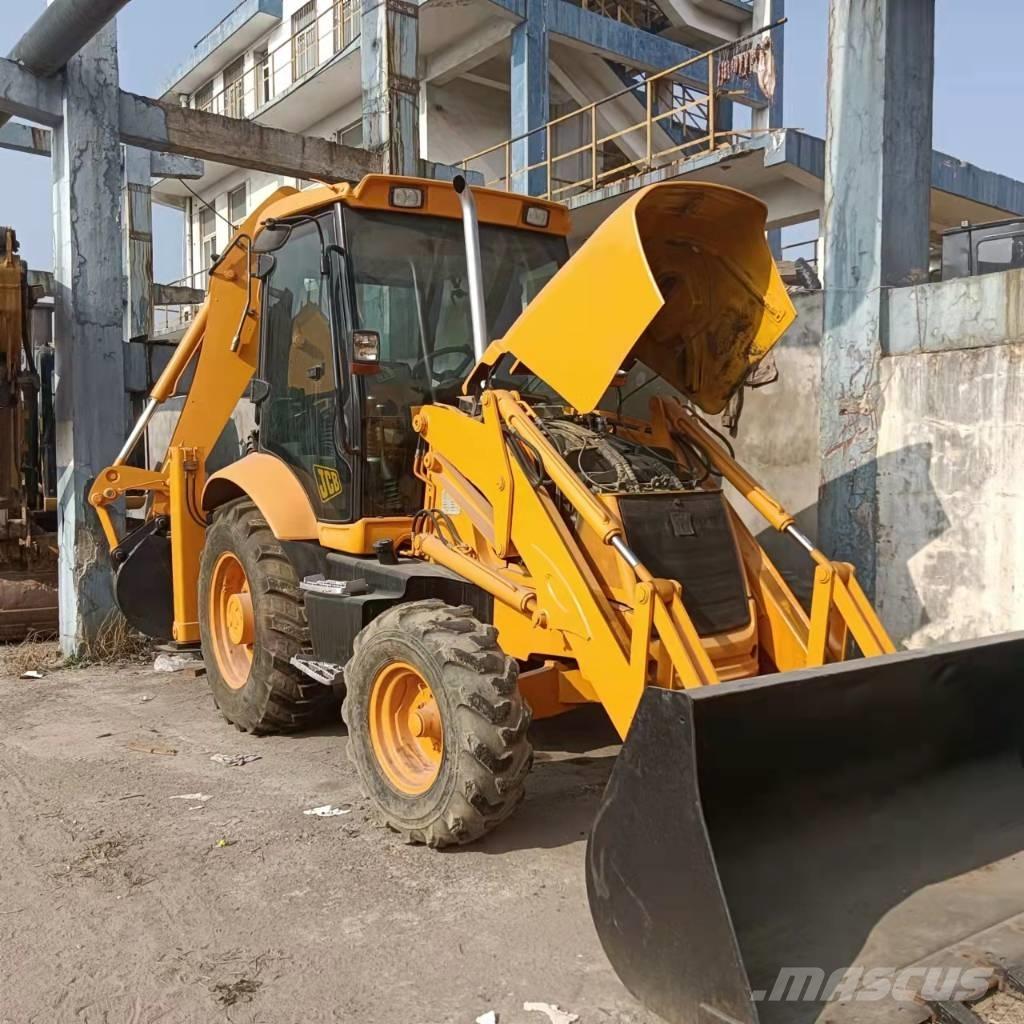 JCB 3CX 反鏟裝載機