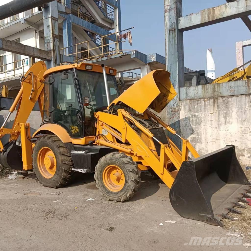 JCB 3CX 反鏟裝載機
