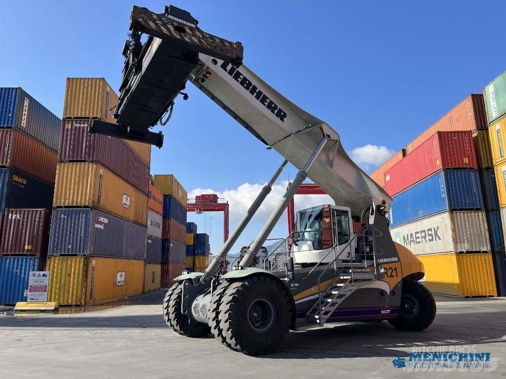 Liebherr LRS 545 貨櫃搬運機