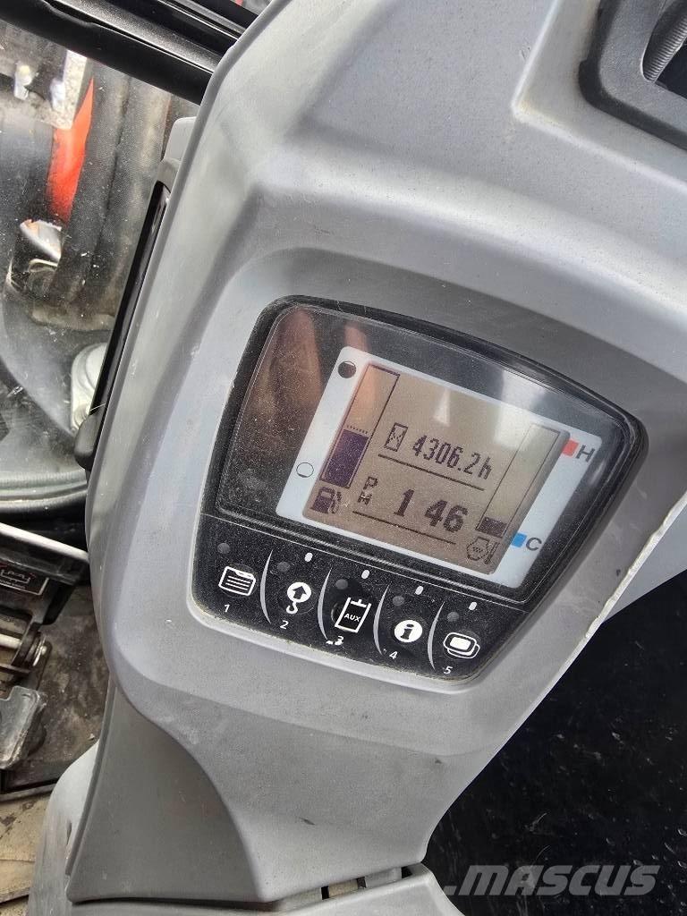 Kubota KX 040-4 小型挖土機/掘鑿機<7t(小型挖掘機)