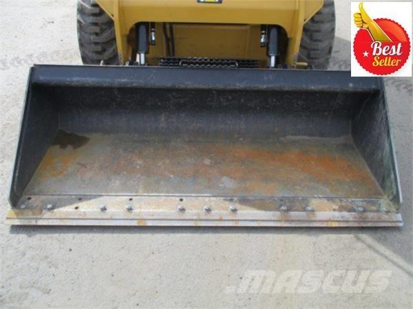 CAT 236 D 滑移轉向裝載機