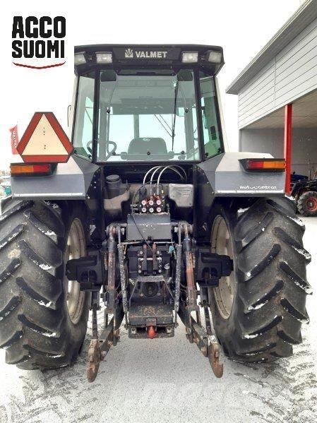 Valtra 8300 曳引機