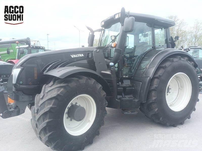 Valtra T213 VERSU 曳引機