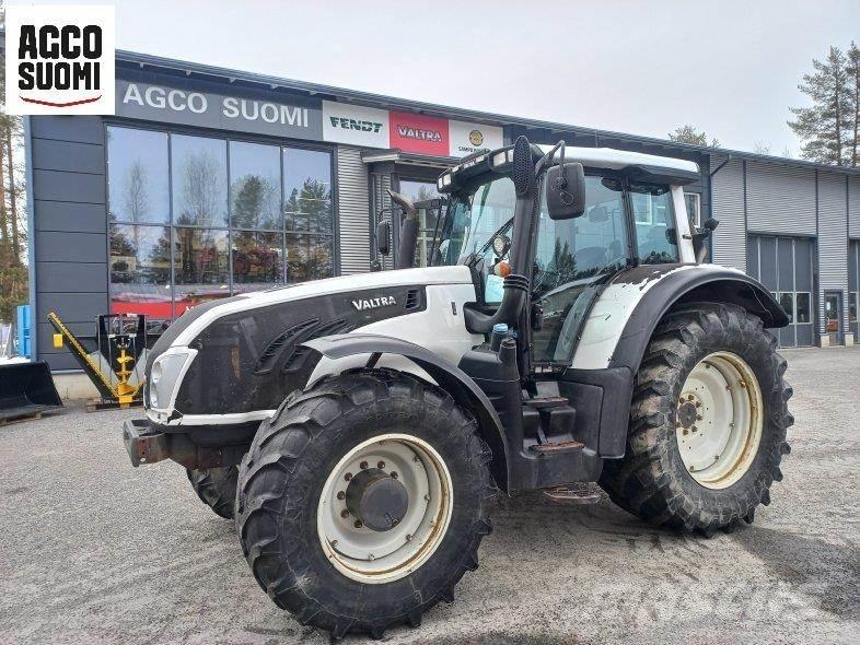 Valtra T213 VERSU 曳引機