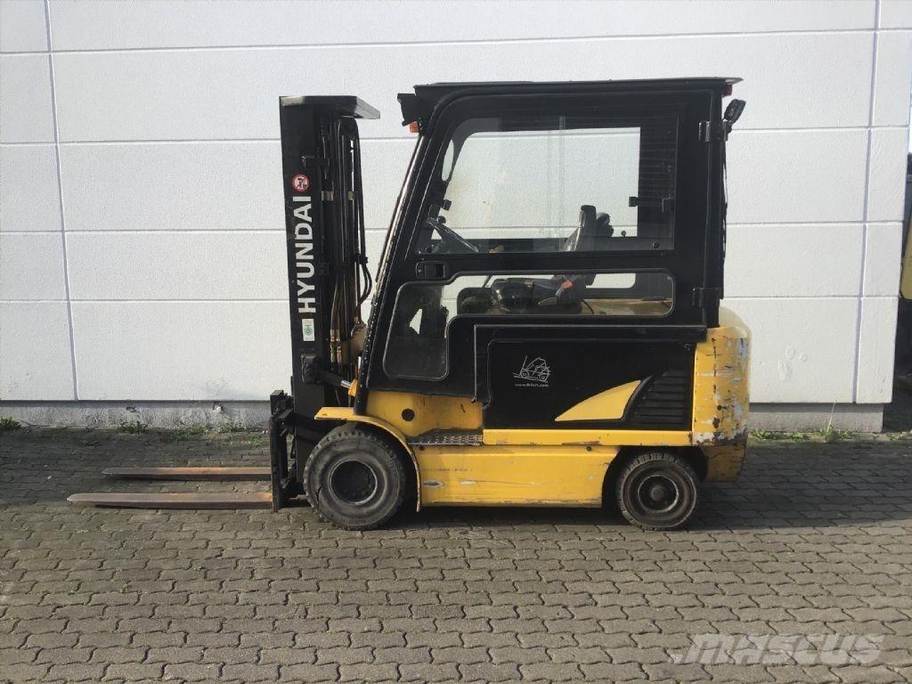 Hyundai 32B-7 電動堆高機