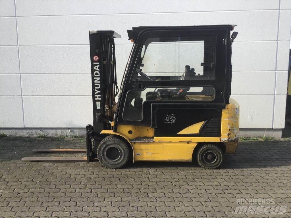 Hyundai 32B-7 電動堆高機