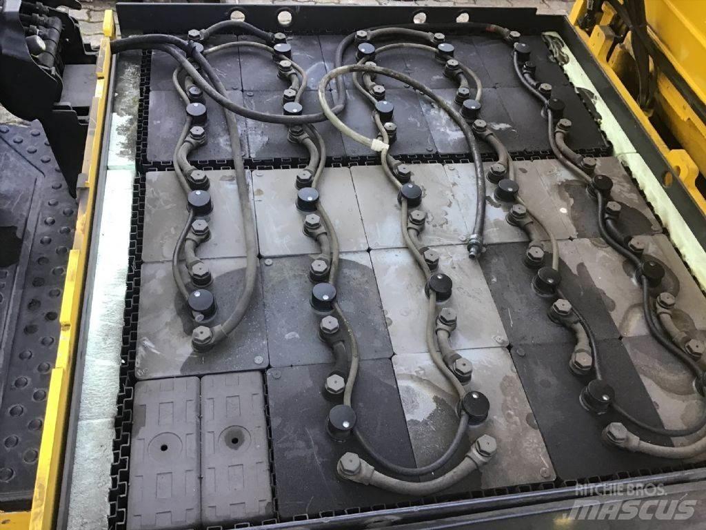 Hyundai 32B-7 電動堆高機