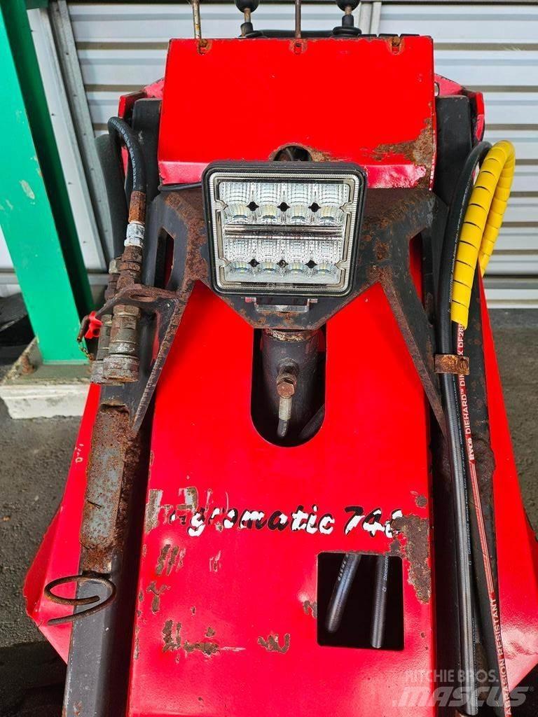 Agromatic  多功能裝載機