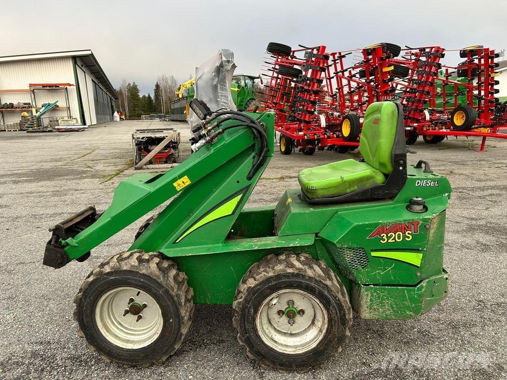 Avant 320S 多功能裝載機