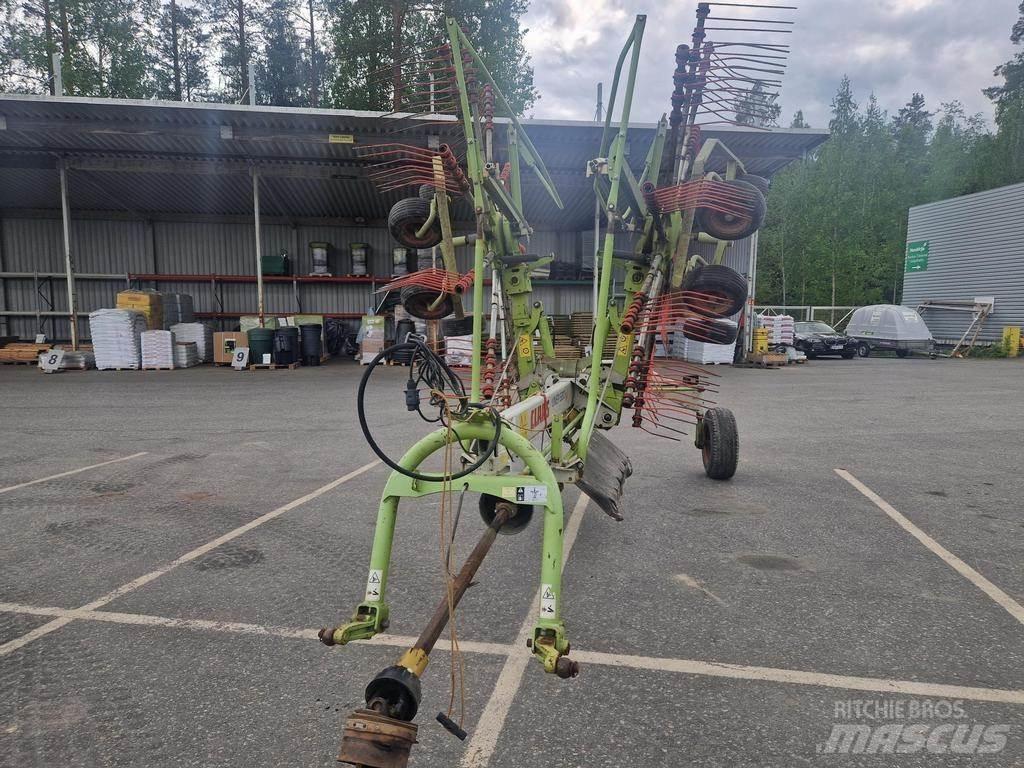 CLAAS 680 耙與翻草機