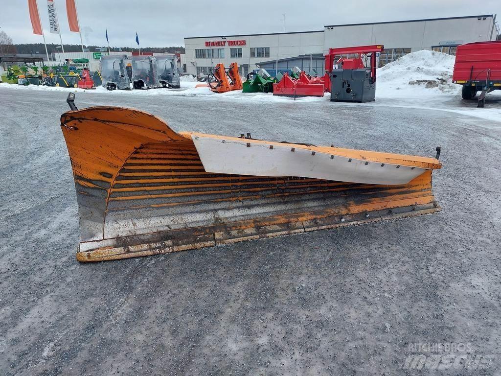 FMG AA380 刮雪板和犁