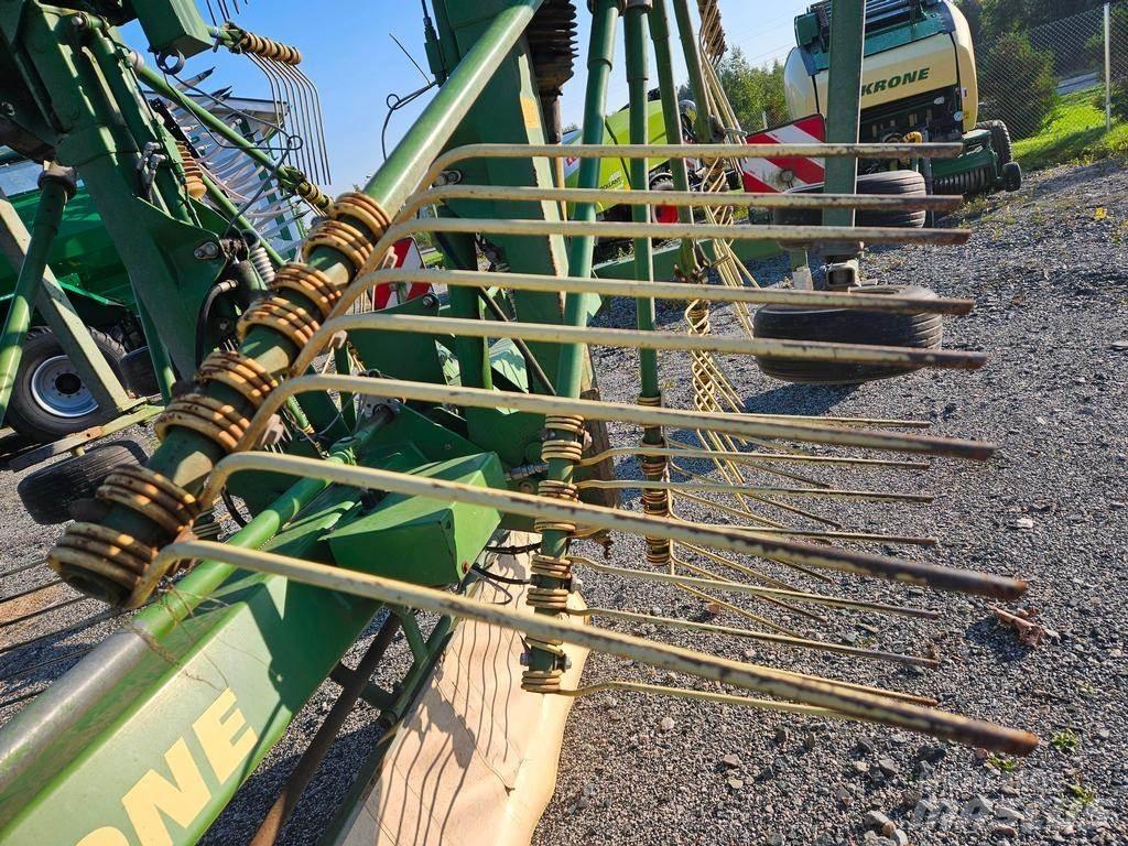 Krone 900 耙與翻草機