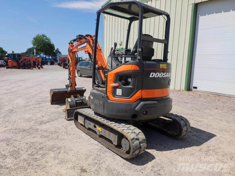 Doosan DX27Z 小型挖土機/掘鑿機<7t(小型挖掘機)