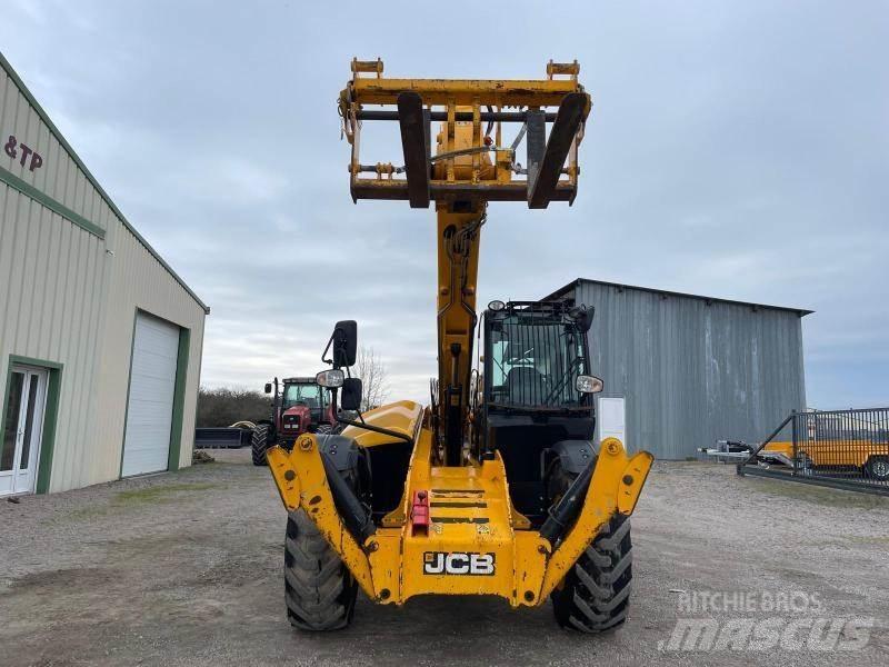 JCB 535-125 伸縮臂操作車