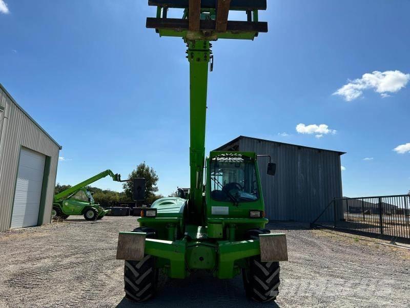 Merlo P38.13 伸縮臂操作車