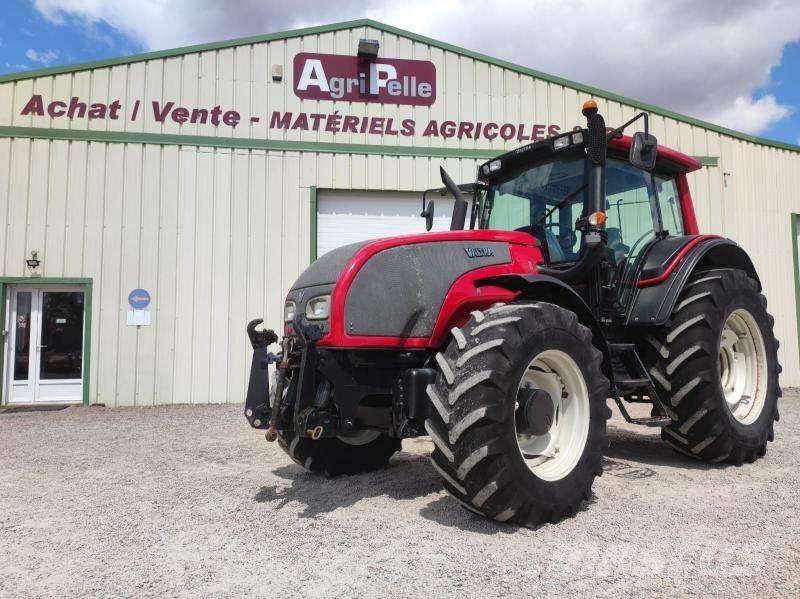 Valtra T151 曳引機