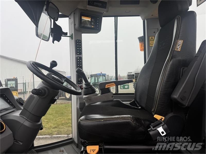 JCB 427 Agri 輪胎式裝載機