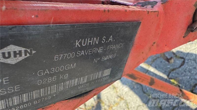 Kuhn GA300GM 耙與翻草機