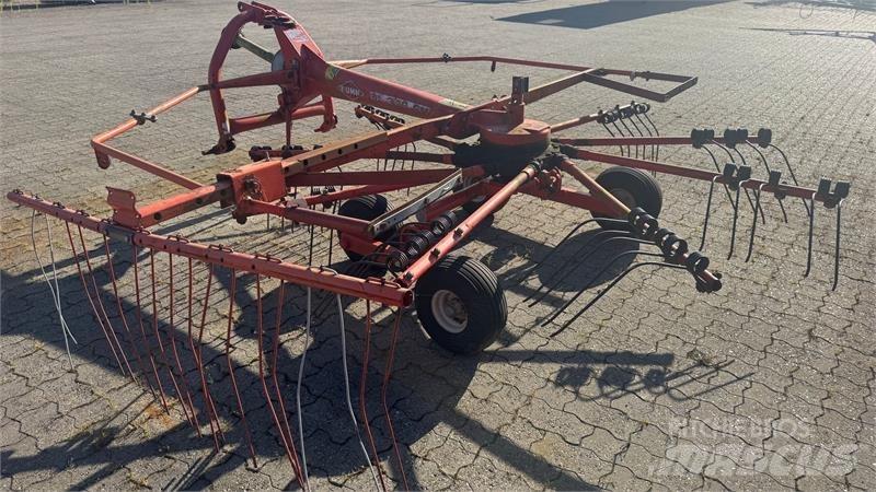 Kuhn GA300GM 耙與翻草機