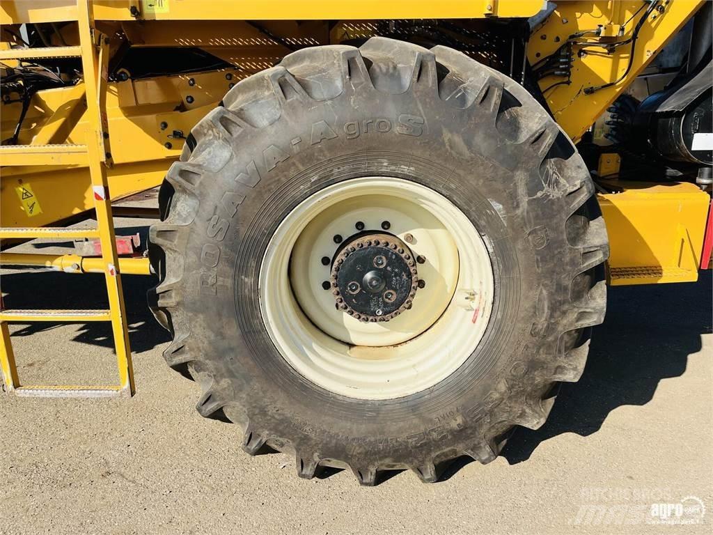 Oxbo 2480 聯合收穫機
