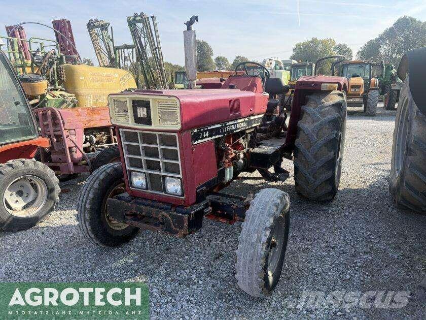 International 724 曳引機