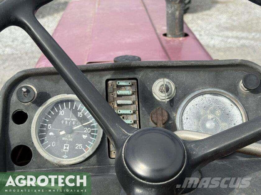 International 844s 曳引機