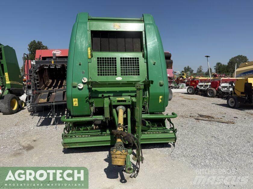 John Deere 864 圓型牧草打包機