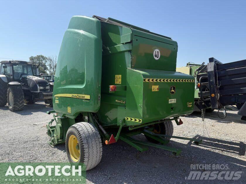 John Deere 864 圓型牧草打包機