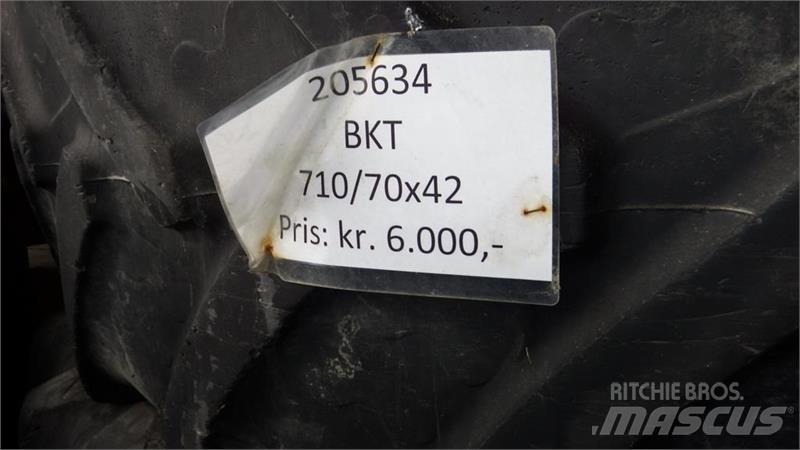 BKT 710/70R42 輪胎、車輪和輪圈
