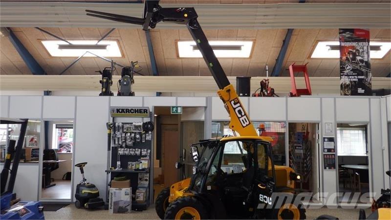JCB 514-40 伸縮臂操作車