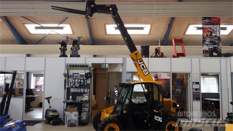 JCB 514-40 伸縮臂操作車