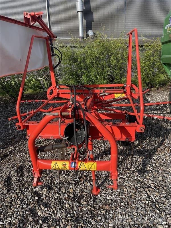 Kuhn GA4121GM 耙與翻草機