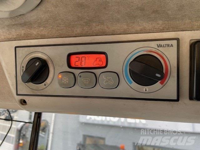 Valtra S374 曳引機