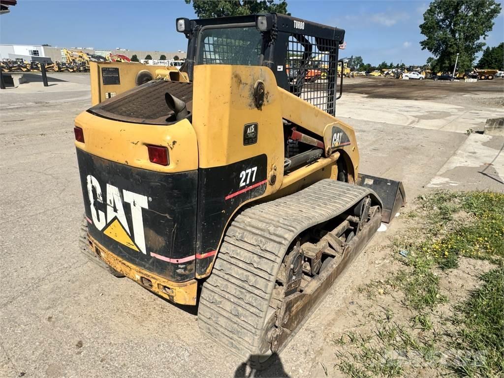 CAT 277 滑移轉向裝載機