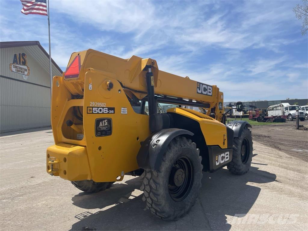 JCB 506.36 伸縮臂操作車