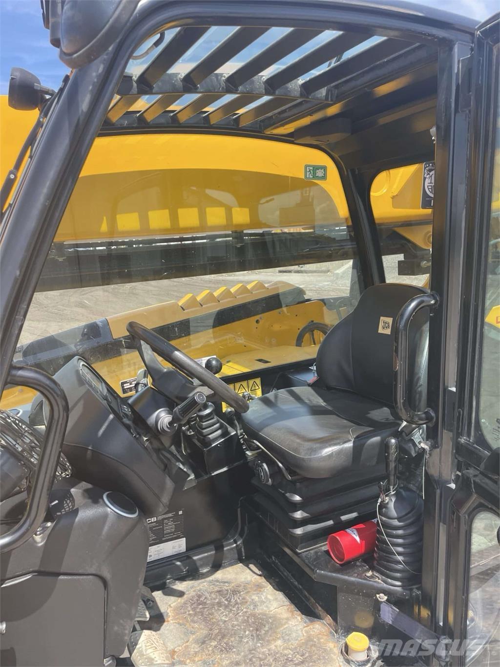 JCB 506.36 伸縮臂操作車