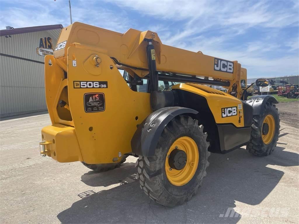 JCB 506.36 伸縮臂操作車