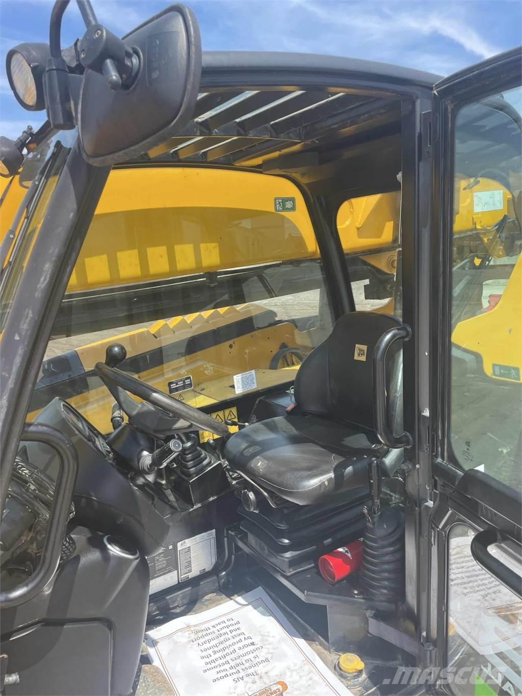 JCB 506.36 伸縮臂操作車